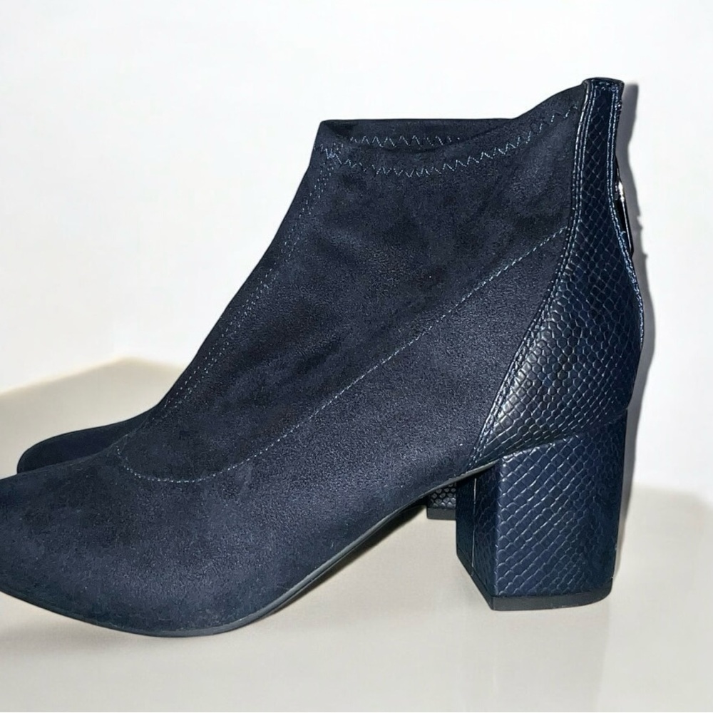 Bandolino Womens Sz 7M Stretch Ankle Boots Heels Shoes Navy Blue Leather Booties